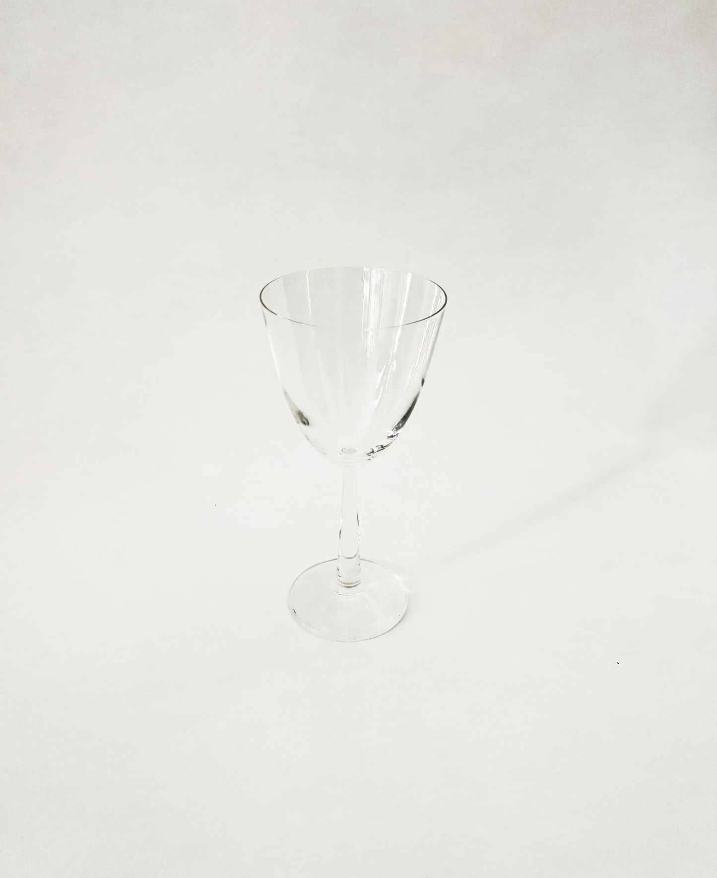 SET OF 4 WINE GLASSES