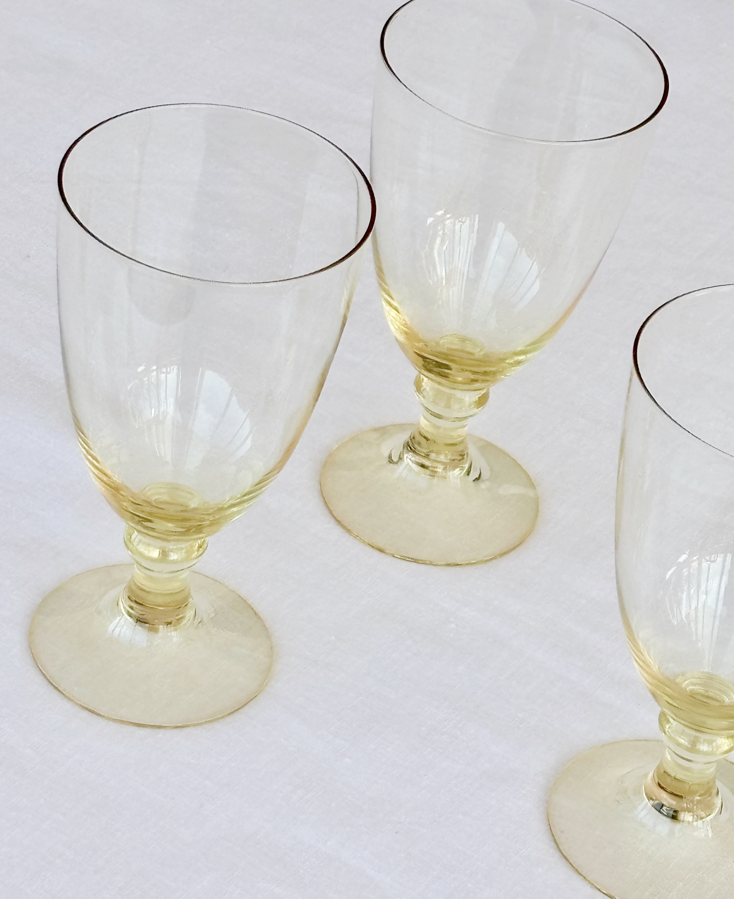 SET OF 3 CREAM WINE GLASSES