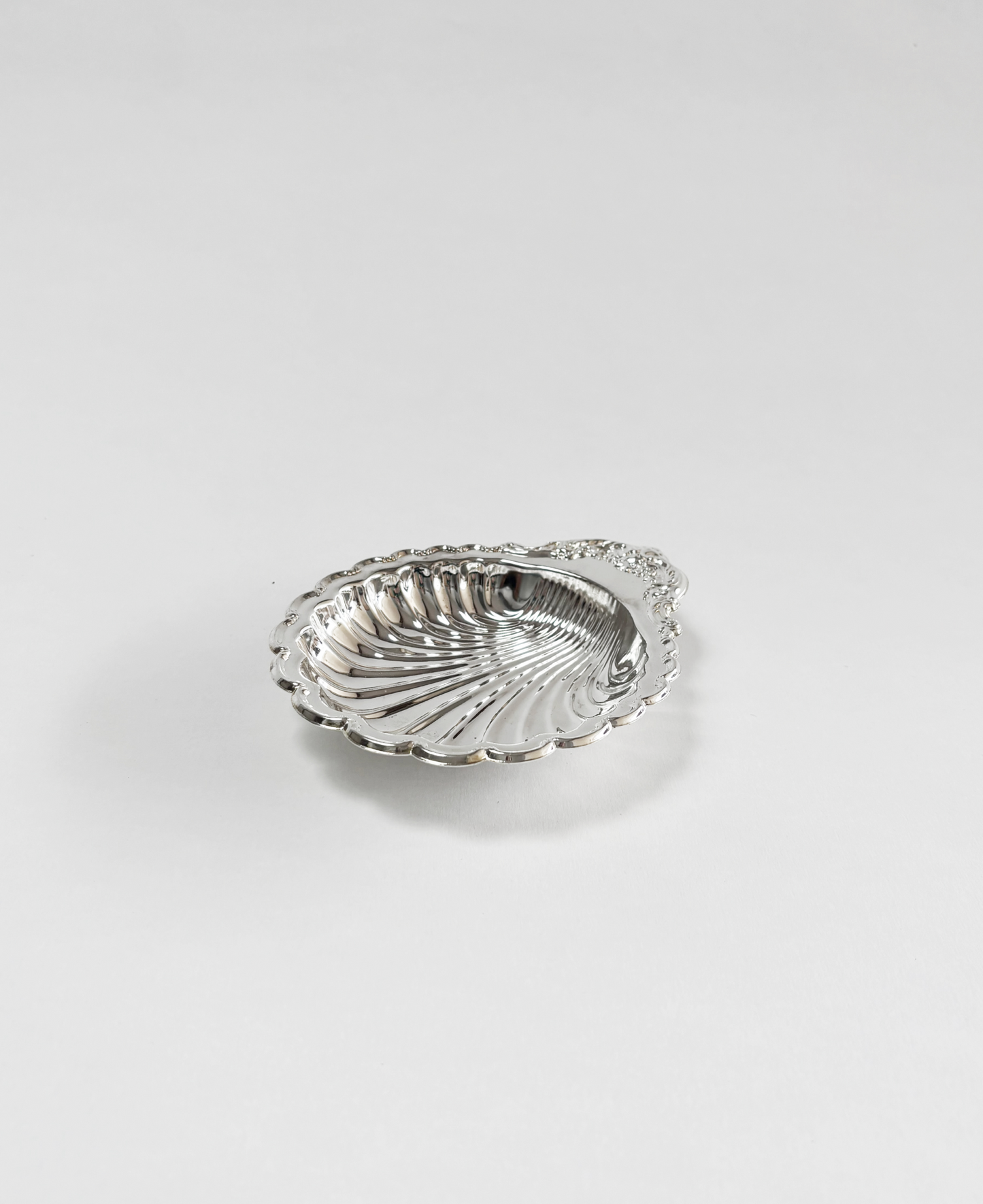 SMALL SILVER SHELL DISH