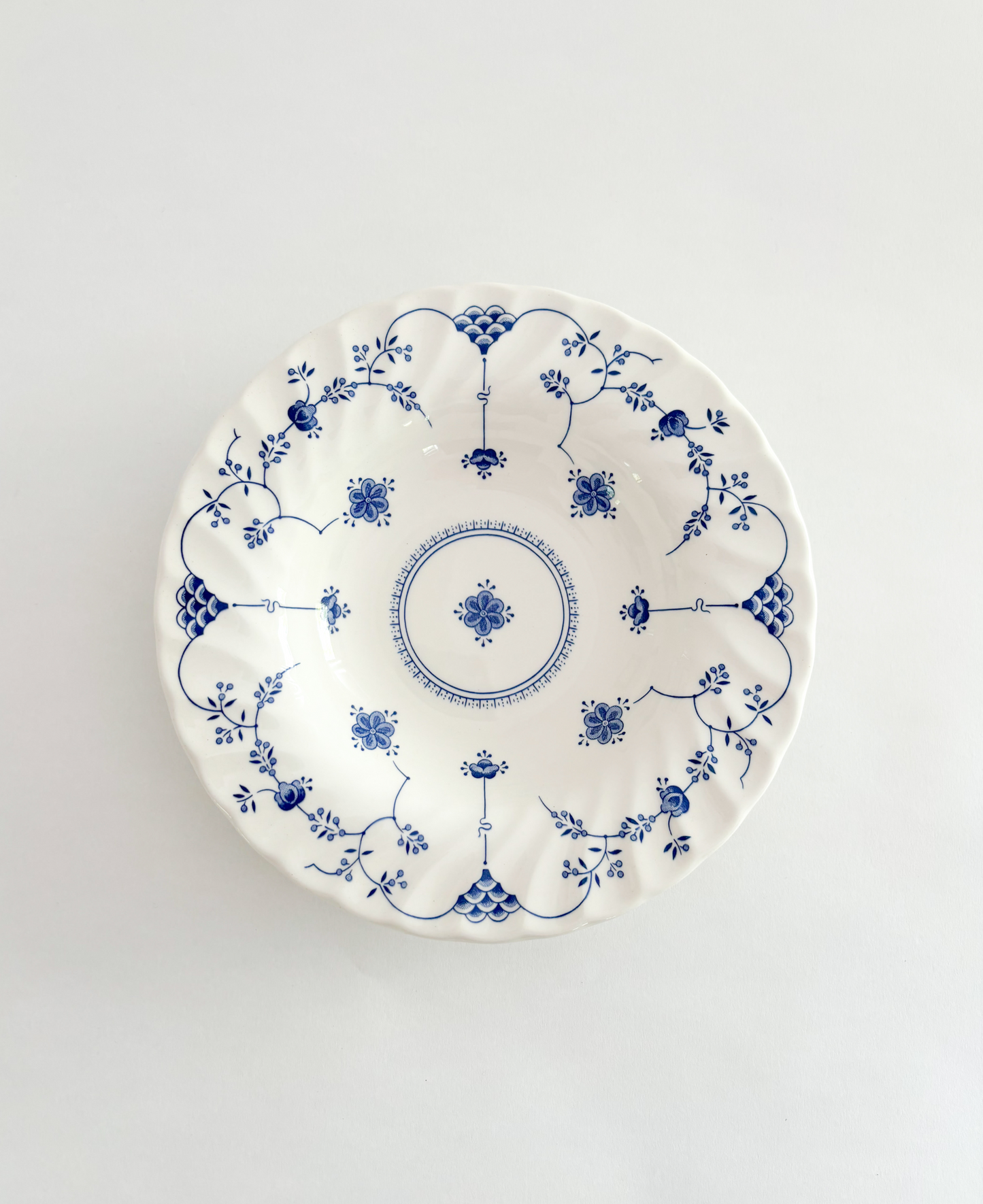 SET OF CHURCHILL ENGLAND SOUP BOWLS